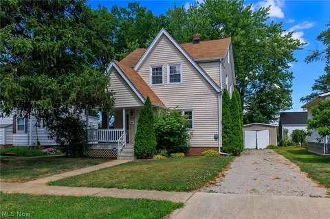 153 Longfellow St, Elyria, OH 44035 photo 1