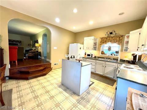 9318 N Main St, Windham, OH 44288 photo 18