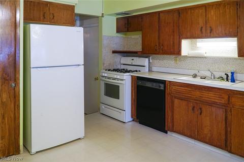 951 E 248th St, Euclid, OH 44123 photo 7