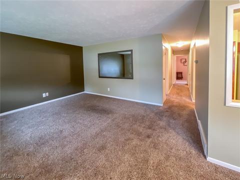 951 E 248th St, Euclid, OH 44123 photo 3
