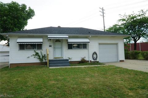 951 E 248th St, Euclid, OH 44123 photo 2