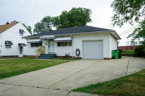 951 E 248th St, Euclid, OH 44123 photo 1