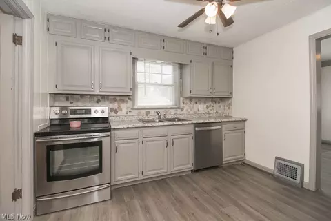 1100 Brandt Ave NW, Canton, OH 44708 photo 9