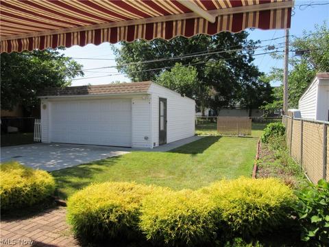 4415 Maplecrest Ave, Parma, OH 44134 photo 4