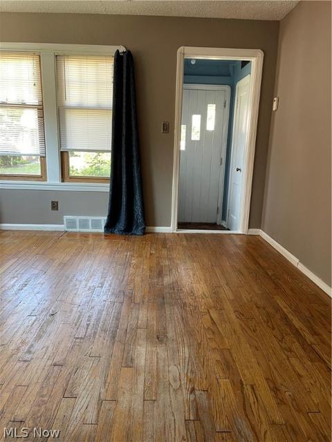 891 E 237th St, Euclid, OH 44123 photo 3