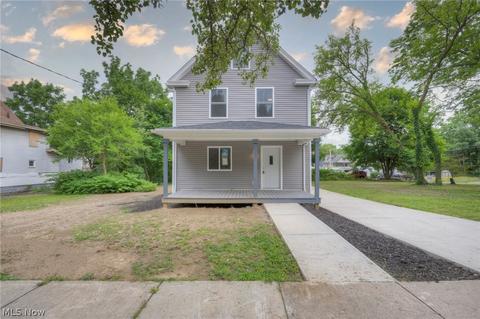 614 Easter Ave, Akron, OH 44307 photo 2