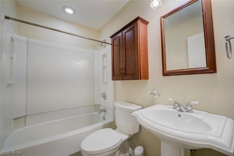 573 Keys Dr, Elyria, OH 44035 photo 6