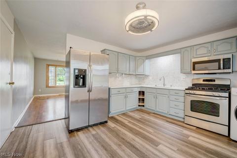 573 Keys Dr, Elyria, OH 44035 photo 4