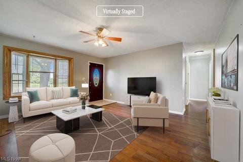573 Keys Dr, Elyria, OH 44035 photo 2
