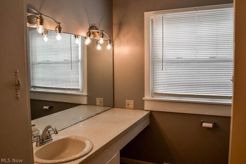 7055 Pinecrest St NE, Canton, OH 44721 photo 16