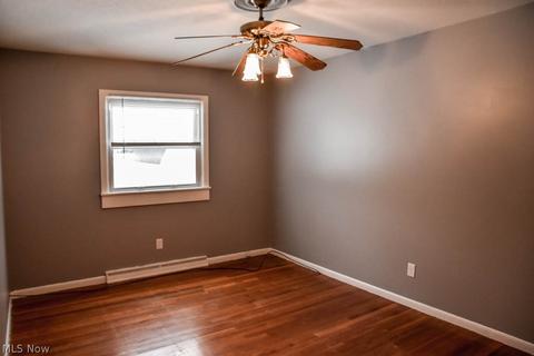7055 Pinecrest St NE, Canton, OH 44721 photo 10