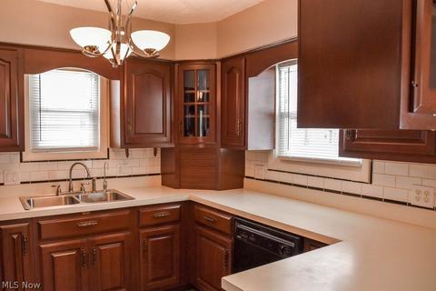 7055 Pinecrest St NE, Canton, OH 44721 photo 7