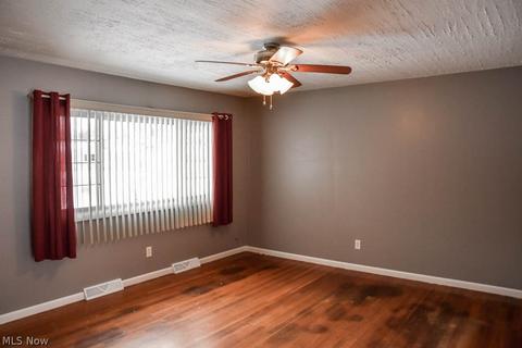7055 Pinecrest St NE, Canton, OH 44721 photo 2