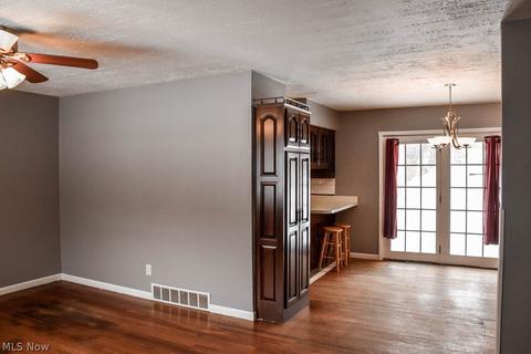 7055 Pinecrest St NE, Canton, OH 44721 photo 5