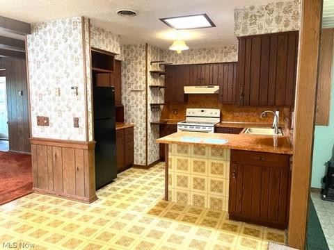 210 E 15th St, Dover, OH 44622 photo 6