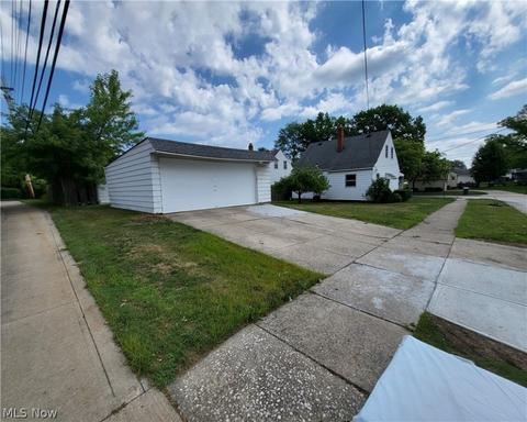 5652 E 141st St, Maple Heights, OH 44137 photo 3