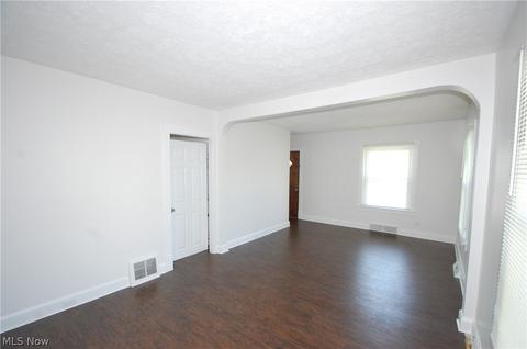 455 Spring St, Struthers, OH 44471 photo 3