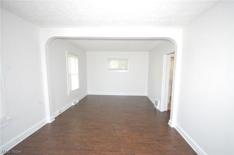 455 Spring St, Struthers, OH 44471 photo 2
