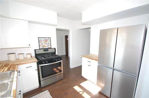 455 Spring St, Struthers, OH 44471 photo 8