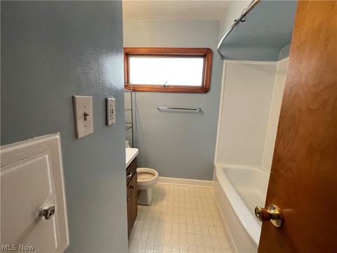 7902 Pelham Dr, Parma, OH 44129 photo 10