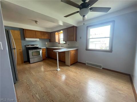 7902 Pelham Dr, Parma, OH 44129 photo 16