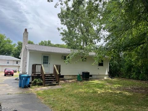 2874 Surf Ave, Lorain, OH 44053 photo 2