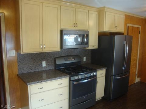 233 E 14th St, Dover, OH 44622 photo 7