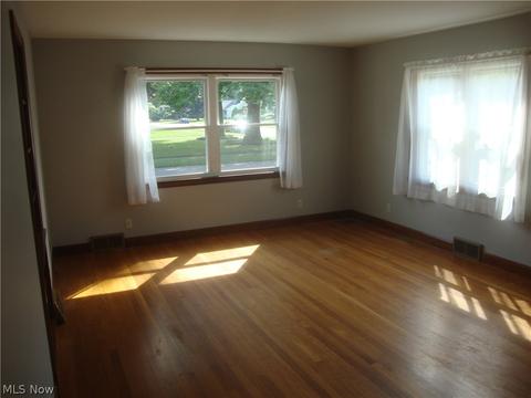 233 E 14th St, Dover, OH 44622 photo 5