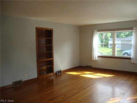 233 E 14th St, Dover, OH 44622 photo 6
