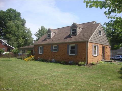 233 E 14th St, Dover, OH 44622 photo 2