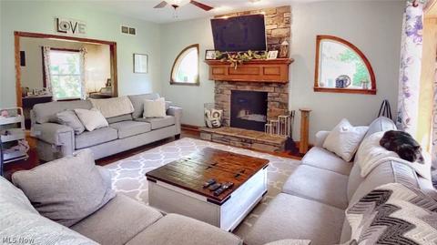 2686 Wright Rd, Akron, OH 44320 photo 5