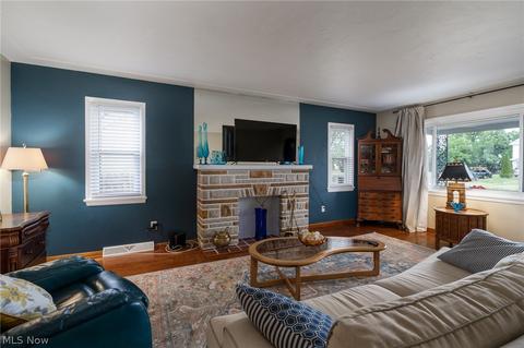 2318 E 31st St, Lorain, OH 44055 photo 5