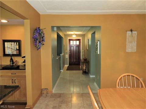 305 Hamilton Cir, Elyria, OH 44035 photo 10