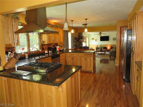 305 Hamilton Cir, Elyria, OH 44035 photo 14