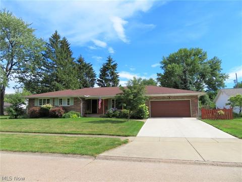 305 Hamilton Cir, Elyria, OH 44035 photo 1