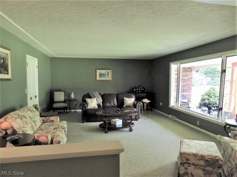 305 Hamilton Cir, Elyria, OH 44035 photo 8