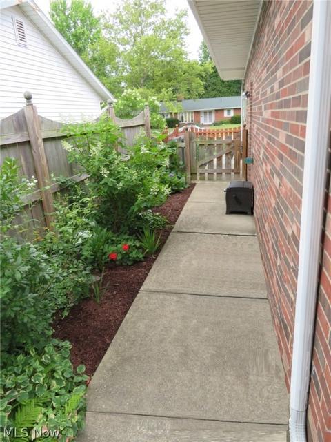 305 Hamilton Cir, Elyria, OH 44035 photo 7