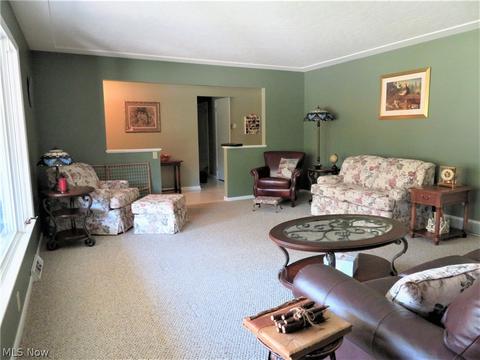 305 Hamilton Cir, Elyria, OH 44035 photo 9
