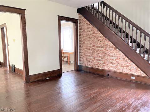 207 E Slingluff Ave, Dover, OH 44622 photo 2