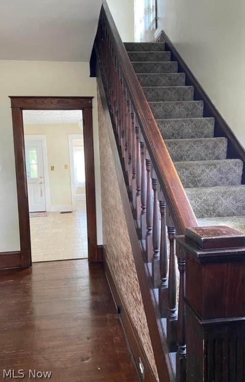 207 E Slingluff Ave, Dover, OH 44622 photo 3