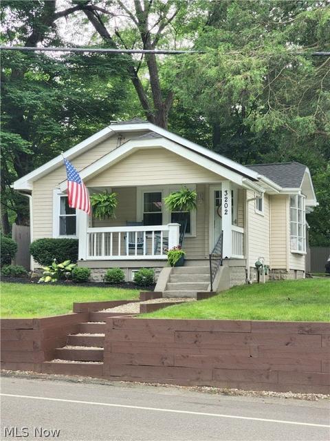 3202 E Waterloo Rd, Akron, OH 44312 photo 1