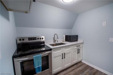 57 E Mohawk Dr, Malvern, OH 44644 photo 13