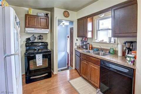 5415 Forest Ave, Parma, OH 44129 photo 2