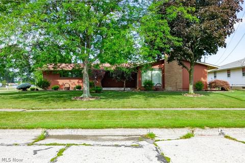 3842 Edgewood Dr, Lorain, OH 44053 photo 1