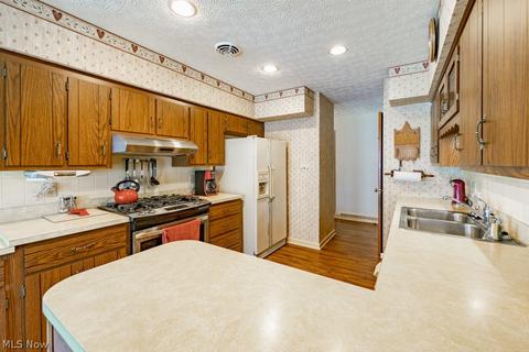 3842 Edgewood Dr, Lorain, OH 44053 photo 8