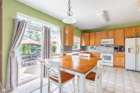 100 Stonepointe Dr, Berea, OH 44017 photo 9