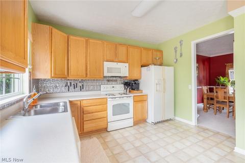 100 Stonepointe Dr, Berea, OH 44017 photo 7
