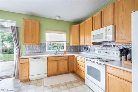 100 Stonepointe Dr, Berea, OH 44017 photo 6