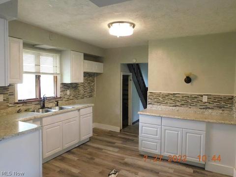 809 Spring St, Conneaut, OH 44030 photo 8