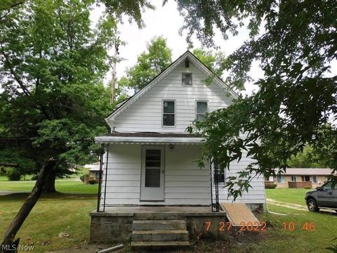 809 Spring St, Conneaut, OH 44030 photo 2